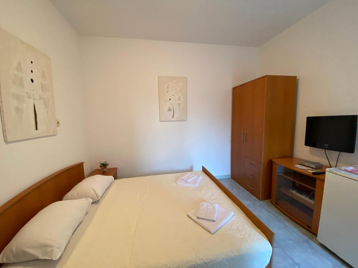 Apartments Mandarina Garden Petrovac Ngoại thất bức ảnh