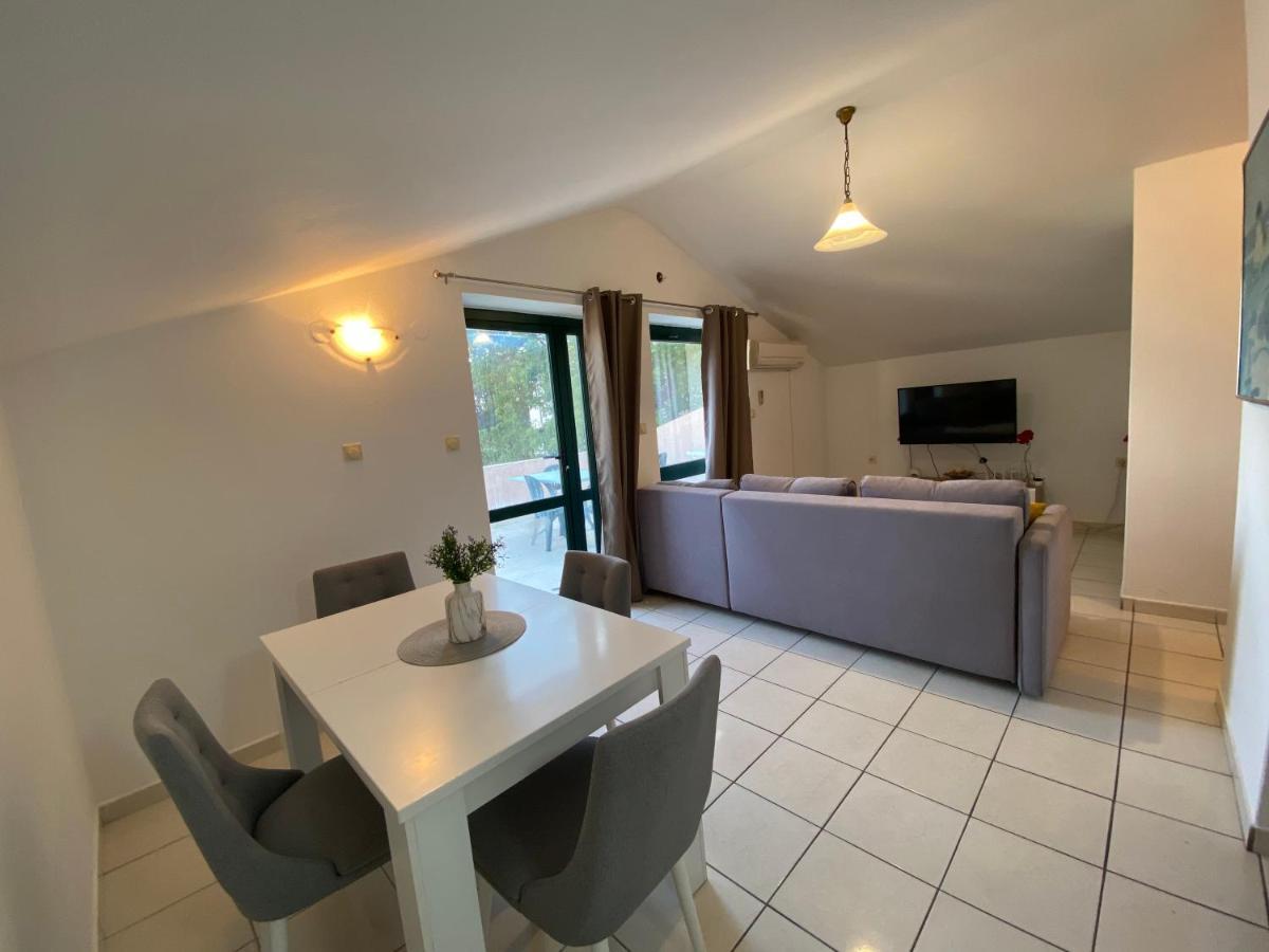 Apartments Mandarina Garden Petrovac Ngoại thất bức ảnh