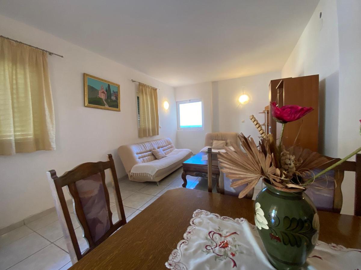 Apartments Mandarina Garden Petrovac Ngoại thất bức ảnh