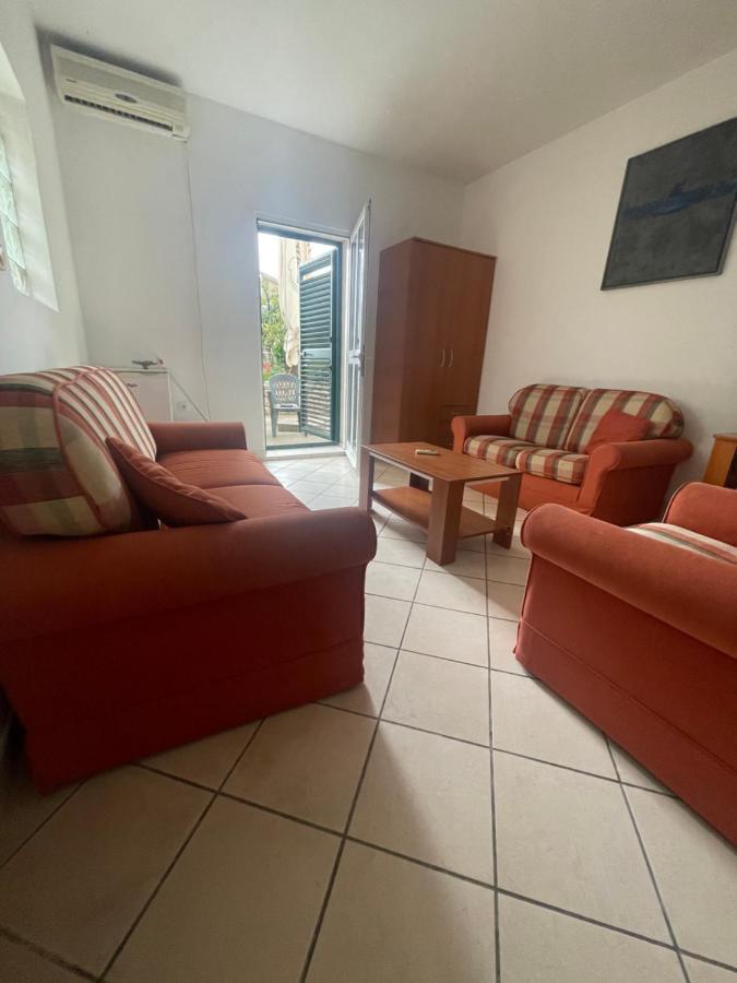 Apartments Mandarina Garden Petrovac Ngoại thất bức ảnh