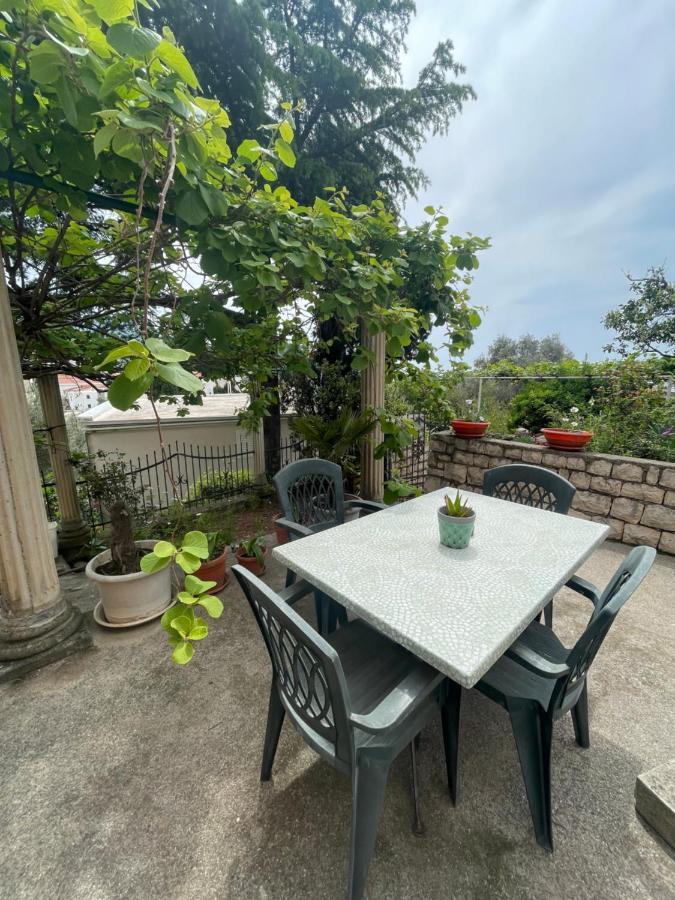 Apartments Mandarina Garden Petrovac Ngoại thất bức ảnh