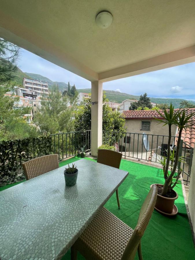 Apartments Mandarina Garden Petrovac Ngoại thất bức ảnh