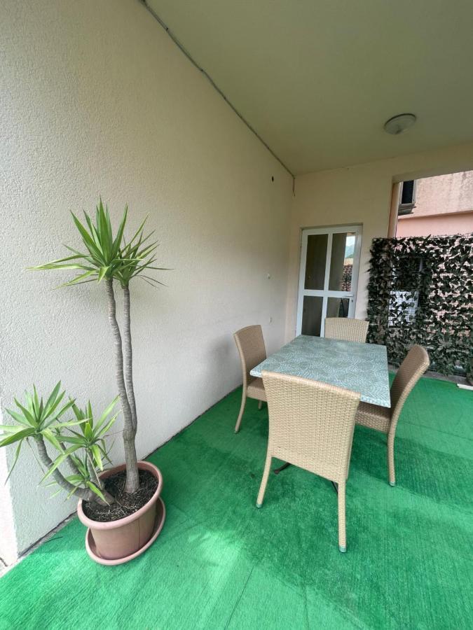Apartments Mandarina Garden Petrovac Ngoại thất bức ảnh