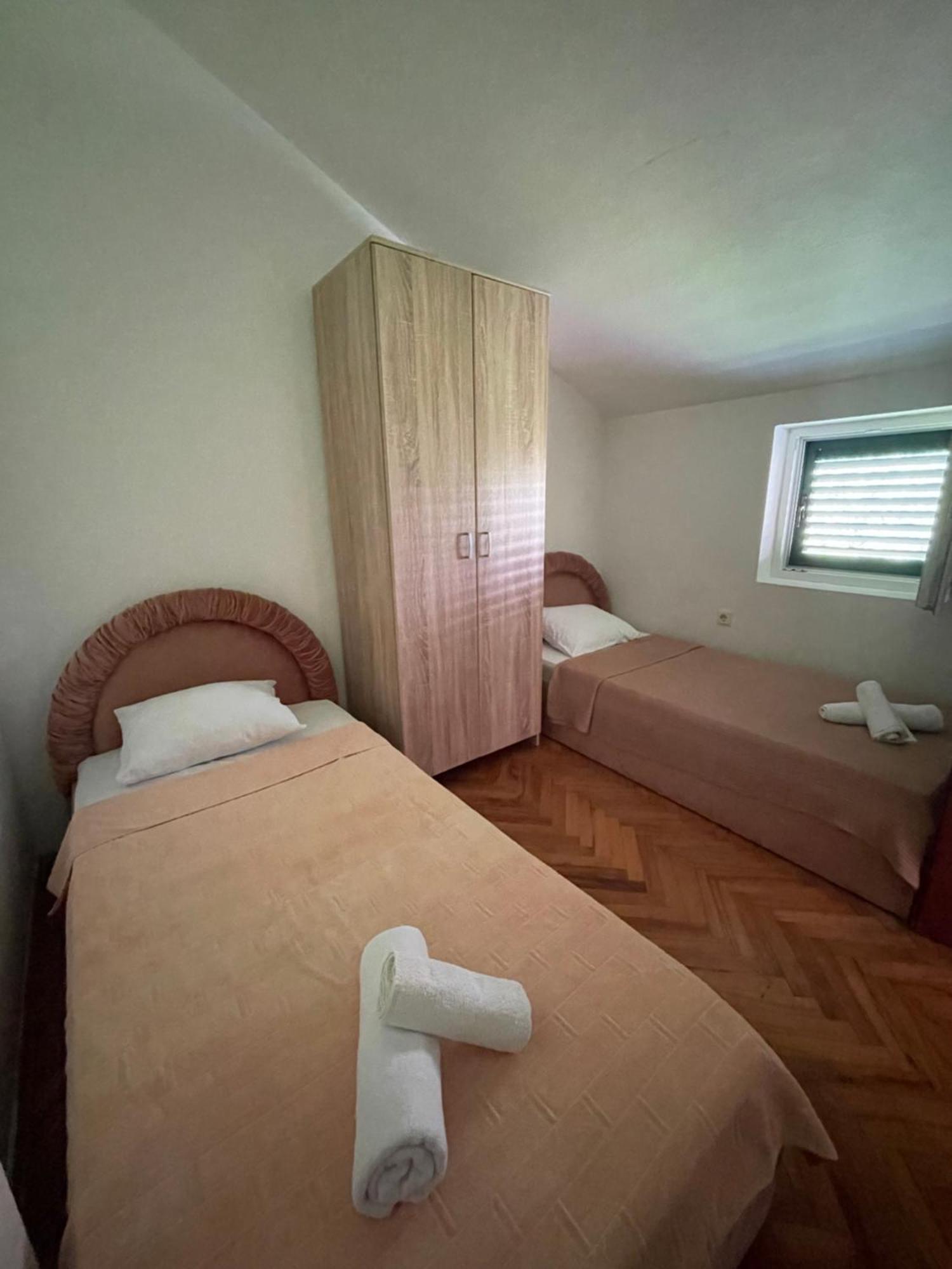 Apartments Mandarina Garden Petrovac Ngoại thất bức ảnh