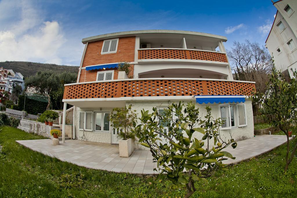 Apartments Mandarina Garden Petrovac Ngoại thất bức ảnh