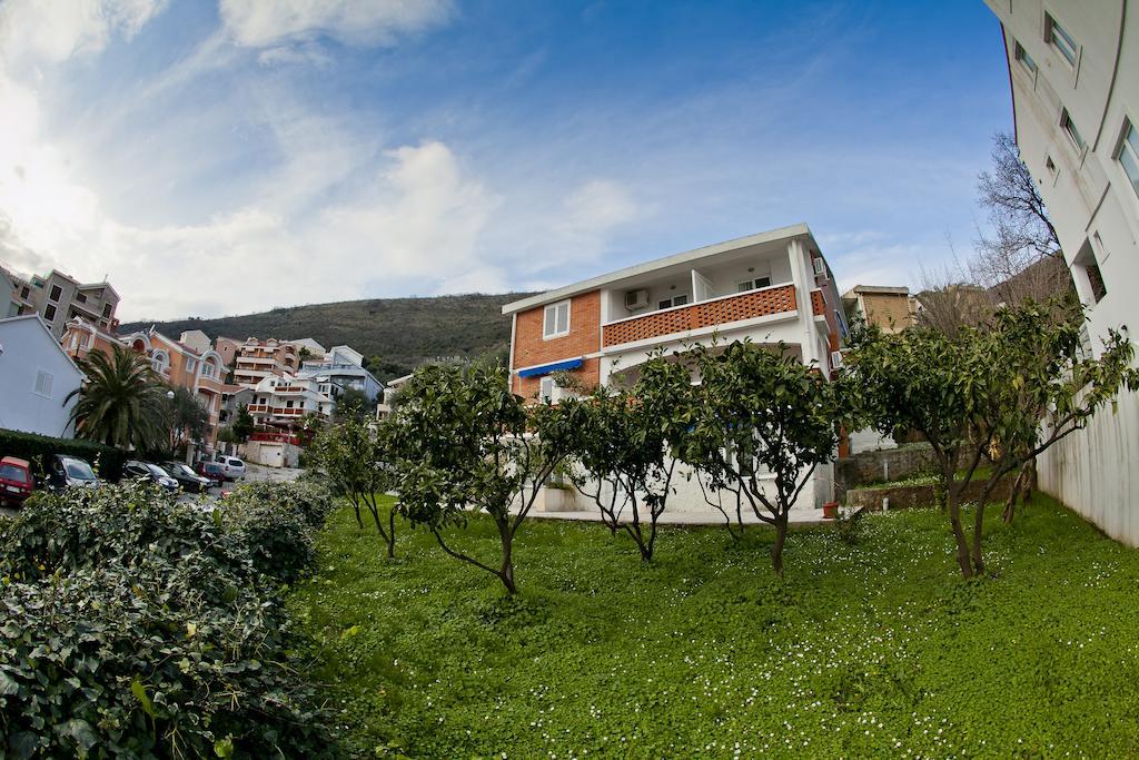 Apartments Mandarina Garden Petrovac Ngoại thất bức ảnh